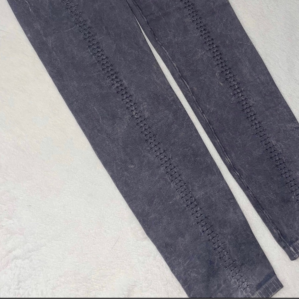 FREE PEOPLE GOOD KARMA LEGGINGS SIZE M/L.. brand new!! Washed black #67 - Picture 4 of 6